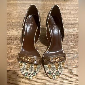 Authentic Gucci pigma canvas pumps; brown with pineapple pattern & gold accents